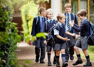 孩子上学求指点?英国学区现房都在这里!