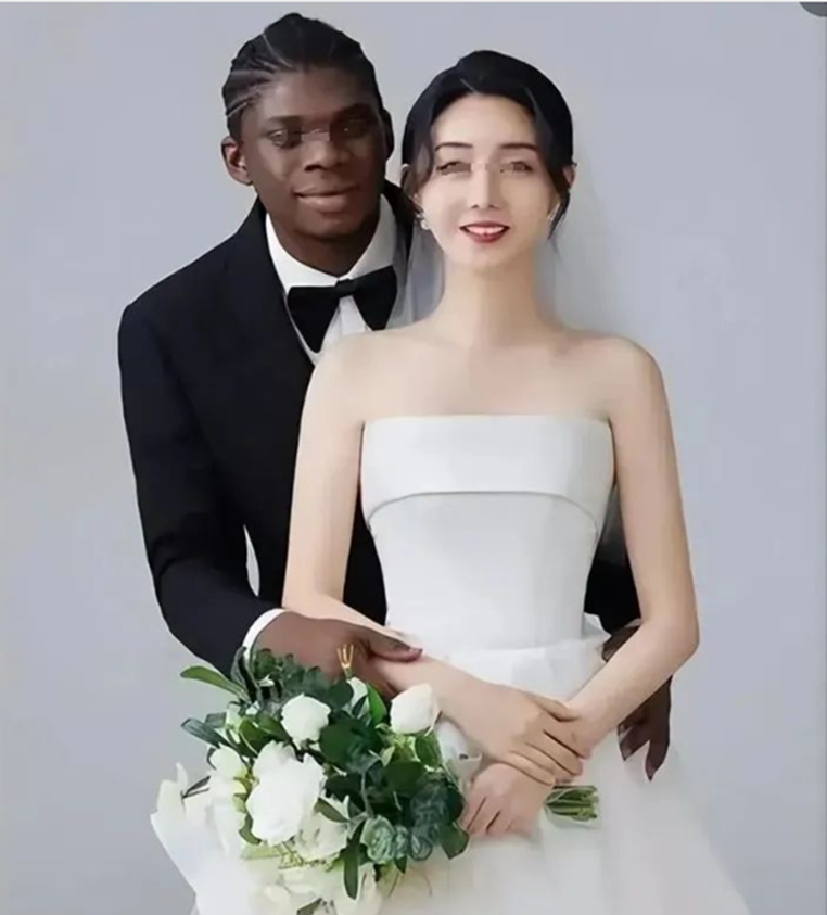 中国女网红嫁英国黑人被网暴，最后反转来得太突然……