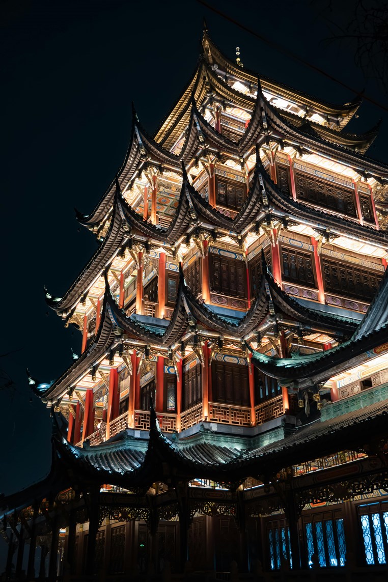 起底赵薇母亲！丈夫去世，女儿被封杀，儿媳卷走5.2亿，一手好牌打稀烂？