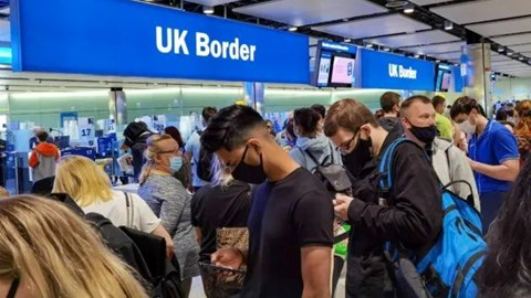 重磅! 英国移民一年飙到110万, 新首相急了, 限制赴英留学, 削减签证数量!