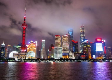 又一条“北极鲶鱼”?留学生炫家产十亿、晒护照零花钱,还称“公务员进体制根本不用考”...