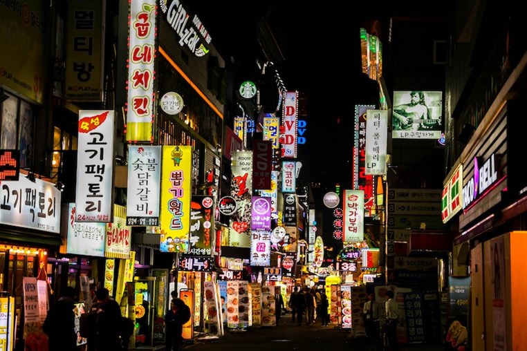 闹大了！20名华人跟团出国离奇消失？舍弃20万押金，当地华人：举报同胞有错吗？