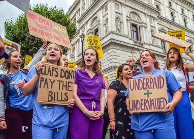 注意!英国移民健康附加费(IHS)上涨!明年1月起涨价到1035镑!